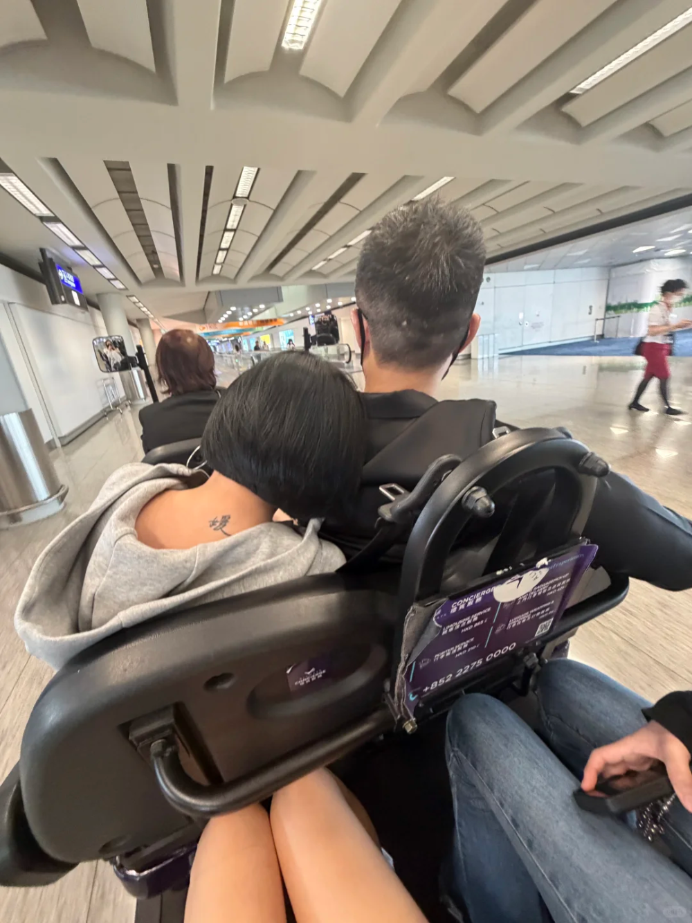小S一家游香港，两个女儿成熟美艳，重回内地社交平台引热议