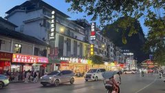 小县城，突然急刹车