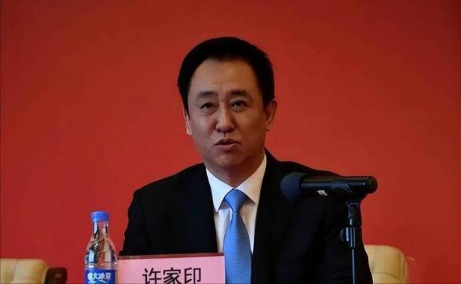 他是许家印亲哥 “寄生式”致富 如今成老赖