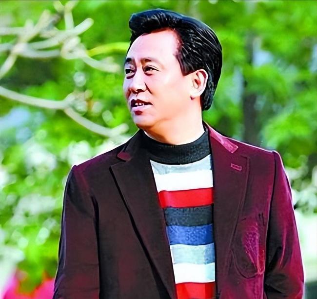 他是许家印亲哥 “寄生式”致富 如今成老赖