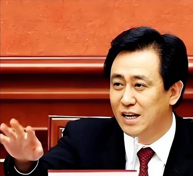 他是许家印亲哥 “寄生式”致富 如今成老赖