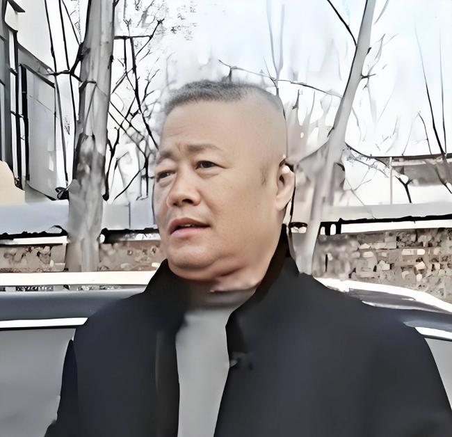 他是许家印亲哥 “寄生式”致富 如今成老赖