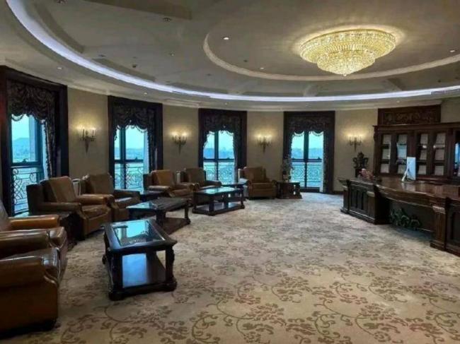 200人专属购物团...许家印奢侈生活被曝更多细节