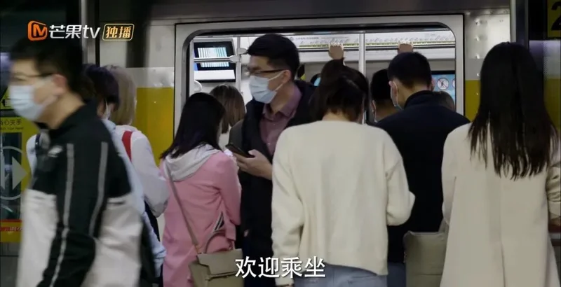北上广最挤的地铁线，人开始变少了?