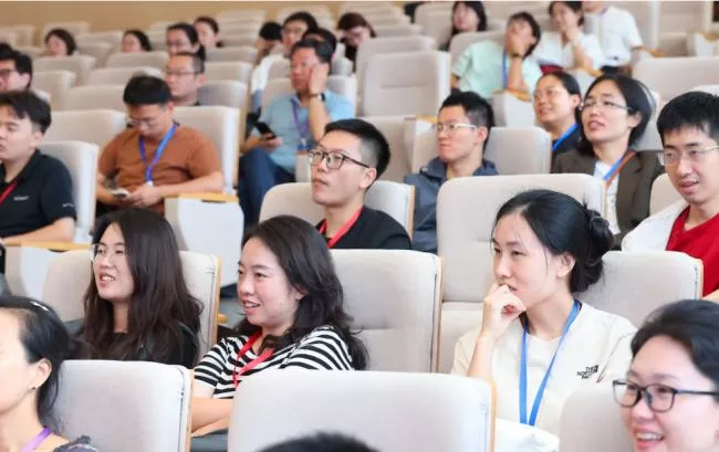 中国学生为什么不爱出国了?一笔账越来越难算