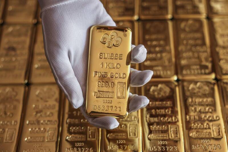 中国央行连23个月狂买黄金!创11年最长纪录。 (彭博)