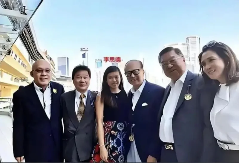 一条假死讯，炸出李嘉诚的撤退路线